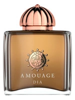 Dia Woman di Amouage, profumo floreale con aldeidi, rosa, iris e incenso